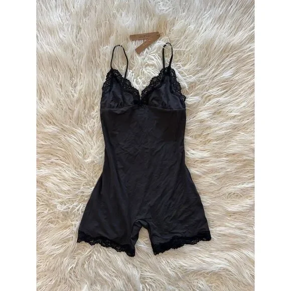 Skims Fits Everybody Lace Triangle Onesie Onyx Size Medium - Picture 5 of 12